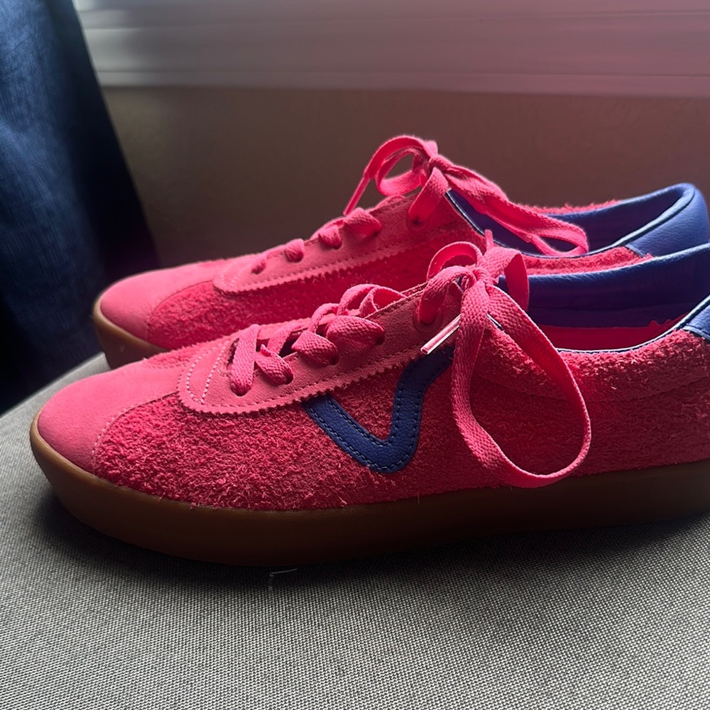 Vans Sports Low Suede Vibrant Pink Sneakers with Blue Accents (Women’s 9.5)